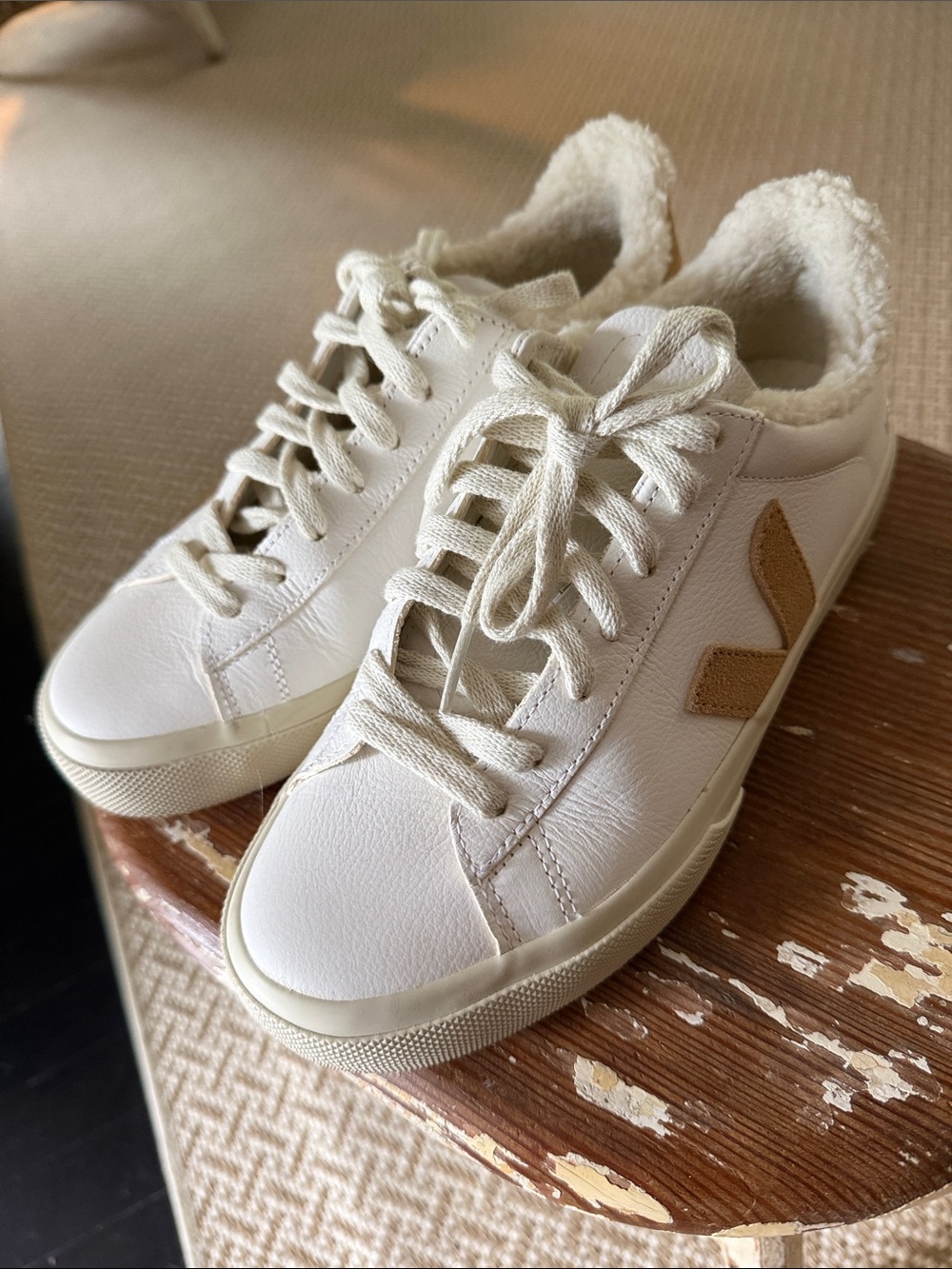 Veja Campo Fured Off-White Leather Sneakers with Tan V
